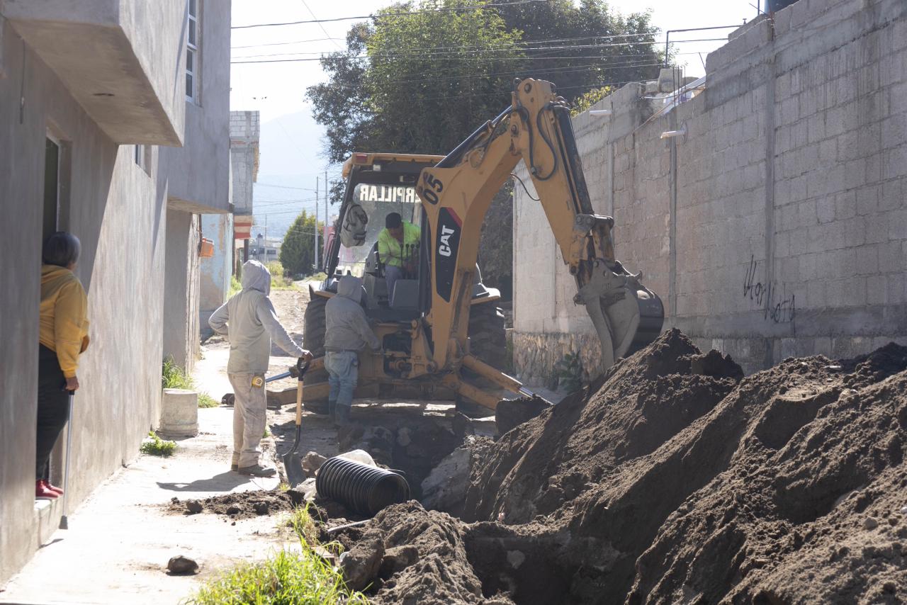 Inicia rehabilitación de drenaje sanitario en El Pueblo de la Cruz para mejorar condiciones de vida y salud